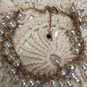 Elegant Gold and Pearl Bracelet